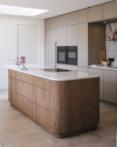 Rénovation d'une cuisine effet bois et marbre