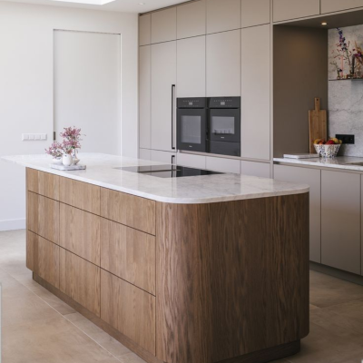 Rénovation d'une cuisine effet bois et marbre